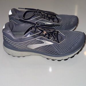 Brooks Ghost 12 running shoes in a grey/granite colorway. 
Size 8